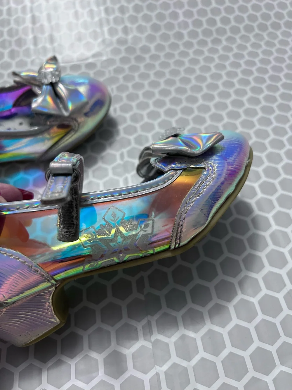 Disney Frozen Iridescent Metallic Mary Jane Dress Shoes with Bow. Size 11